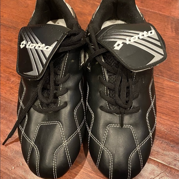 Lotto Mens soccer cleats